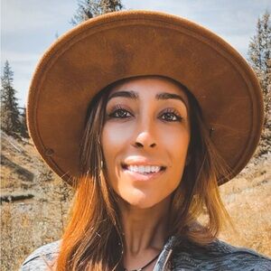 Meet your Posher, Jaymini